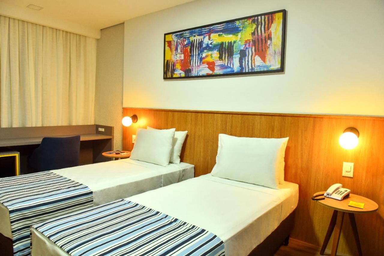 Days Inn By Wyndham Cascavel カスカヴェウ エクステリア 写真